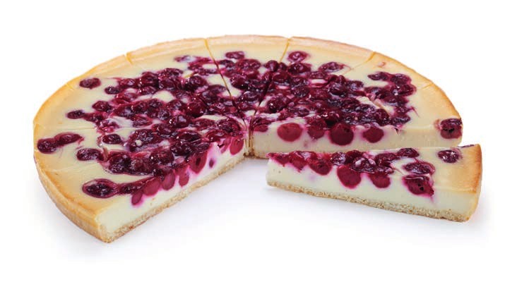 Taart in landelijke stijl met kersen